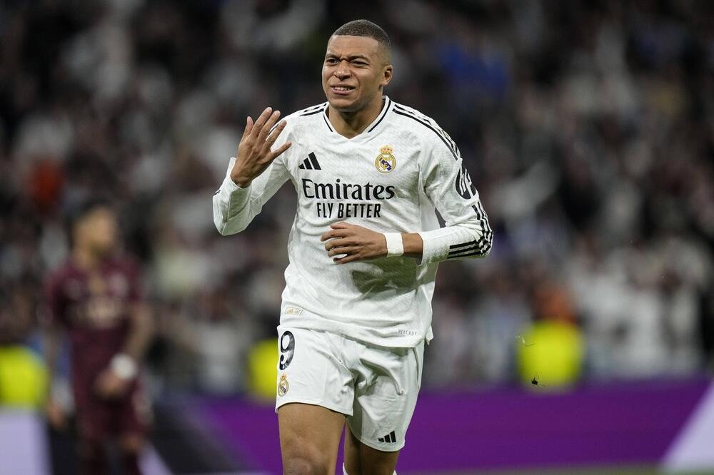 Mbape plaća majci za finansijsko/savetodavne usluge: Zarađuje više od njegovih saigrača, šokiraće vas iznos!