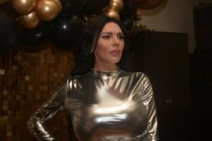 NAŠA PEVAČICA KOJA SE BAVI PROSTITUCIJOM PUŠTENA NA SLOBODU! Prvo oglašavanje Elektre Elit nakon izlaska iz zatvora!