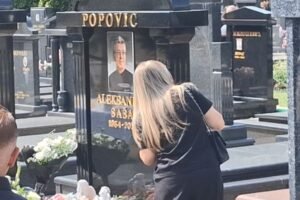 "NAŠA SOBA JE PRAZNA, NE MOGU VIŠE DA GA OSETIM" Suzana Jovanović u suzama pred godišnjicu smrti Saše Popovića - Fali mi njegov zagrljaj…