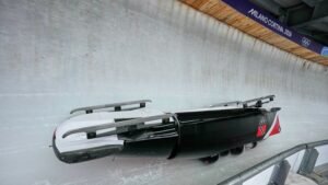 NOVA DRAMA NA ZIMSKIM OLIMPIJSKIM IGRAMA - ISPLIVAO JEZIV SNIMAK! Bob se prevrnuo pri brzini od 117 km/h