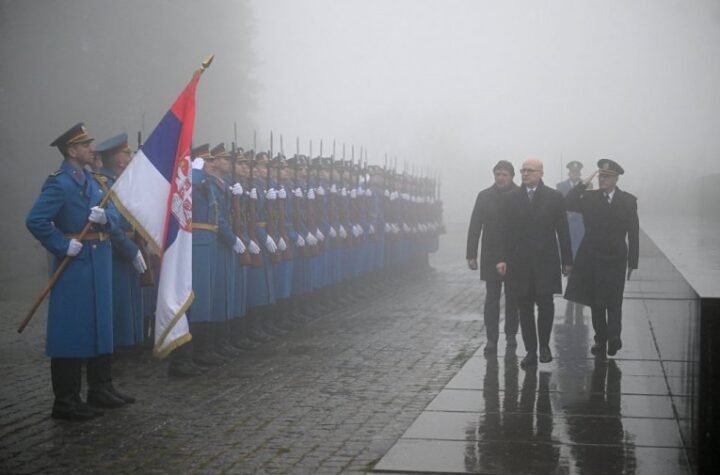 OBELEŽAVAMO DAN DRŽAVNOSTI SRBIJE: Vučević položio venac na Avali u ime predsednika Republike! (FOTO)