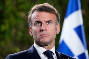 OPA! IZNENAĐENJE U ANKETI: Ovoliko Francuza sada podržava Makrona