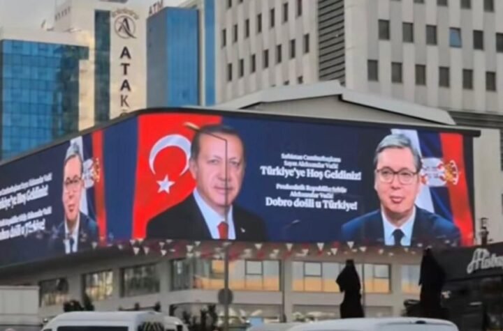OVAKO SE POŠTUJE VUČIĆEVA SRBIJA! U Ankari istaknuti bilbordi sa porukom na srpskom jeziku 'Dobro došli u Tursku'