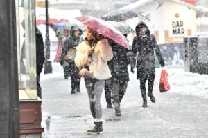 OVE SEDMICE NAS ČEKA LUDILO OD VREMENA, OVAKO NEŠTO SIGURNO NISTE OČEKIVALI: Napadaće i do 10 cm snega, a onda...