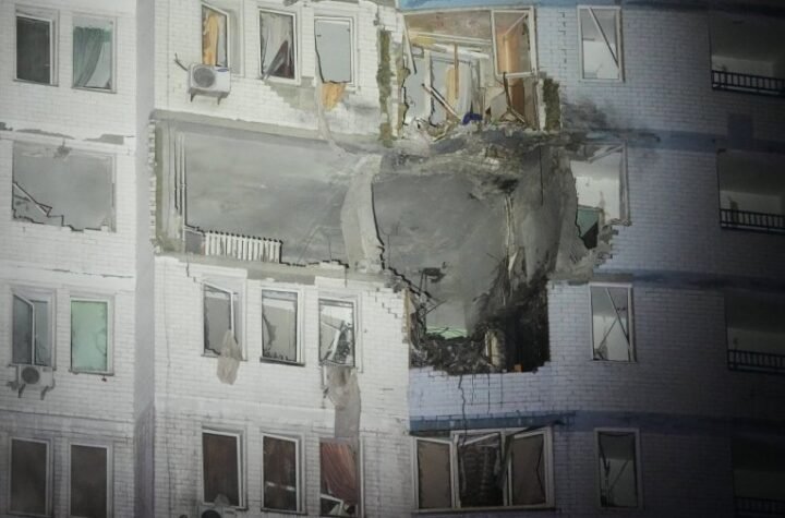 PET BOMBI PALO NA ZAPOROŽJE: Gore privatne kuće, jedna osoba poginula, otkriveni detalji jezivog ruskog udara!