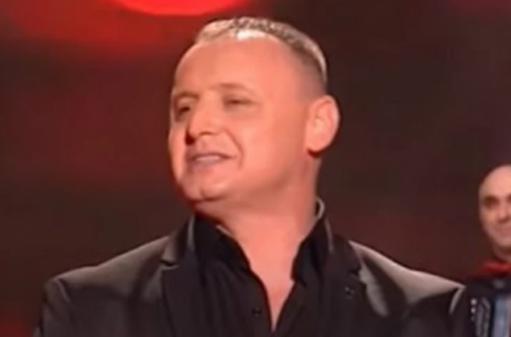 PEVAČ "GRANDA" IZVRŠIO SAMOUBISTVO: Zatekli ga OBEŠENOG u spavaćoj sobi, brat se tada SLEDIO od STRAVIČNE SCENE! (FOTO)