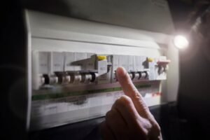 POČINJU ISKLJUČENJA STRUJE U BEOGRADU: Intervencije najavljene u tri gradske opštine - evo u kojim ulicama će se obavljati radovi