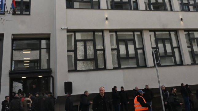 POGLEDAJTE KAKO IZGLEDA GIMNAZIJA U MLADENOVCU PRE I POSLE REKONSTRUKCIJE: Od ruiniranog objekta do najsavremenije obrazovne ustanove (FOTO)