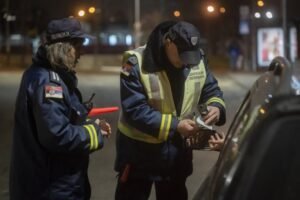 POLICIJA DANAS KREĆE U AKCIJU: Kazne pljušte, praznici pod OPSADOM - TOTALNA KONTROLA NA PUTEVIMA! (FOTO)
