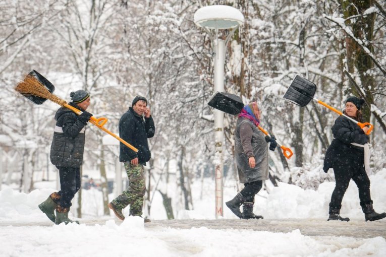 POTOP NA ZAPADU ZEMLJE! Poplave, klizišta i orkanski vetar prave PUSTOŠ!