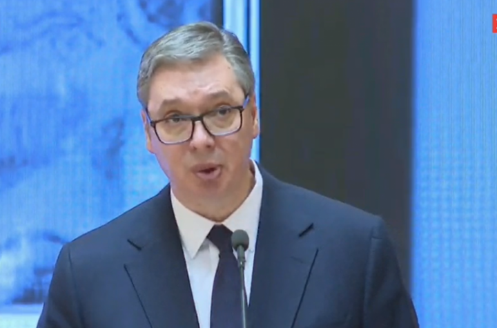 PREDSEDNIK U NEDELJU GOST EMISIJE "IZMEĐU REDOVA"! Vučić o svim najvažnijim pitanjima u nedelju u 13.05!