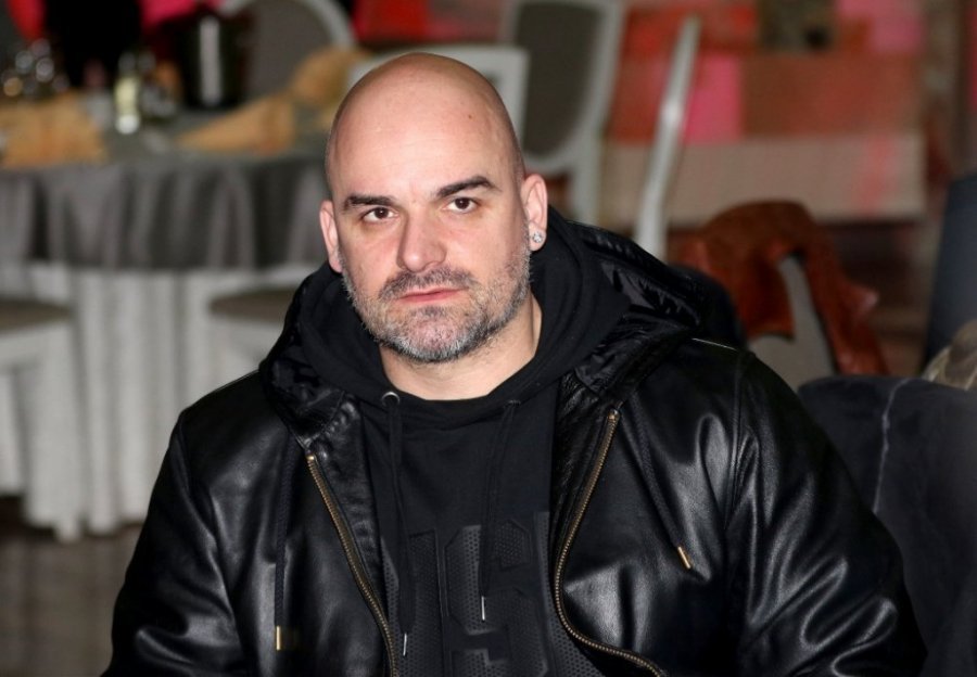 PROKLETSTVO NAJTUŽNIJE PESME DEVEDESETIH: Tekst je napisan krvlju, a detalji ubistva u kafiću će vas POTPUNO DOTUĆI!