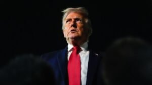 PUCNJAVA NA TRAMPOVOM IMANJU! Drama u Americi: Muškarac (20) upao u Mar-a-Lago, pripadnici Tajne službe ga UBILI