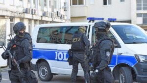 Policija opkolila zgradu u kojoj živi brat Mila Đukanovića: Opsadno stanje u Podgorici
