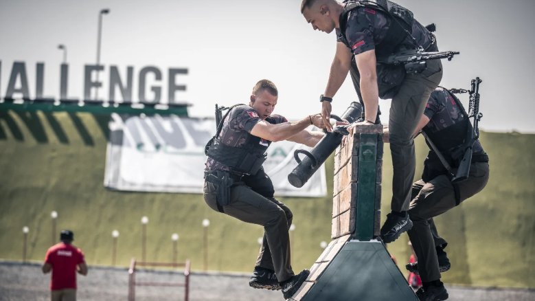 RAME UZ RAME SA ELITOM SVETA! Pripadnici srpske policije potvrdili da znanje, disciplina i snaga nemaju granice