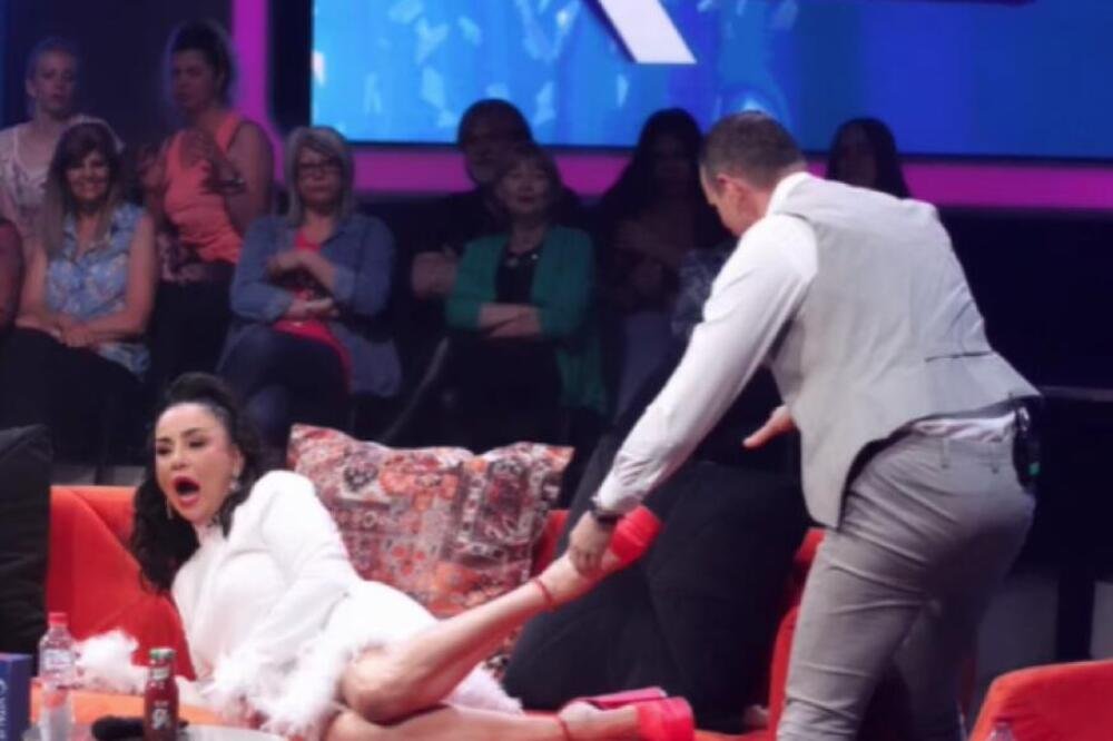 SEĆATE LI SE PEVAČICE KOJA JE "OTELA" OŽENJENOG FUDBALERA? Afera izazvala buru- sad otkrila šta je RADILA SA ŽENOM