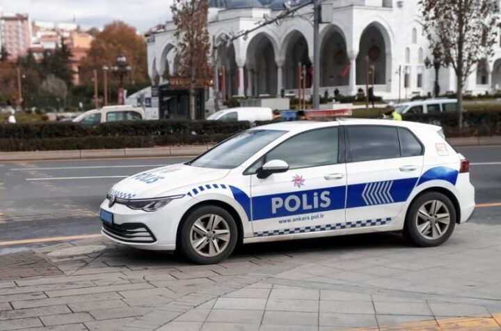 SIN BRUTALNO IZBO OCA! Zadao mu 12 ubodnih rana, policiji vikao:"Ne otvaram dok ne budem siguran da je mrtav!"