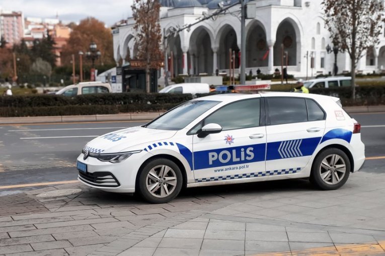SIN BRUTALNO IZBO OCA! Zadao mu 12 ubodnih rana, policiji vikao:"Ne otvaram dok ne budem siguran da je mrtav!"