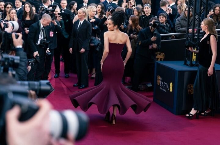 SKANDAL NA DODELI BAFTA NAGRADA, ODMAH PREKINUT PROGRAM! Uvrede odjekuju salom, GLUMCI ZANEMELI NA SCENI!