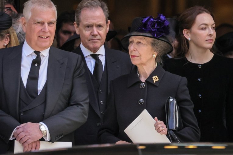 SKANDAL TRESE VELIKU BRITANIJU! Bivši princ Endru je PRVI član britanske kraljevske porodice koji je UHAPŠEN za 400 godina, miljenik majke postao problem!