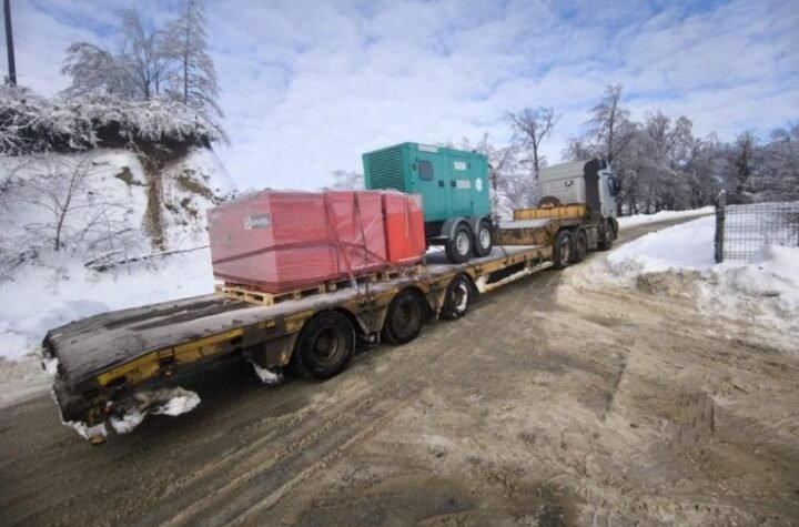 SNEG DO 5 CM SNEGA NA OVIM PRAVCIMA: Putevi Srbije apeluju na oprez!