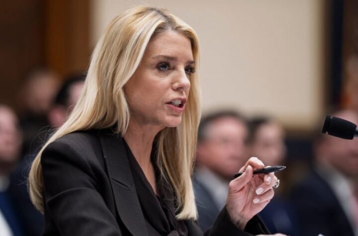 ŠOK IZJAVA AMERIČKE TUŽITELJKE! "Nadam se da će Gislejn Maksvel umreti u zatvoru" – Tramp još uvek vaga pomilovanje!