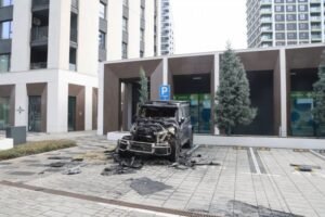 Zapaljeni auto Bake Praseta