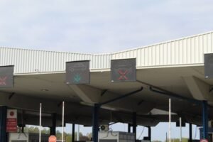 SRBI NE ZNAJU ŠTA DA ČINE ZBOG NOVIH ESS SISTEMA: U koju traku stati na granici, a da ne platite kaznu ili da vas ne vrate na začelje kolone!