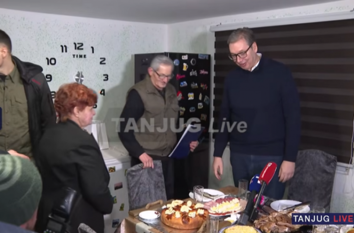 "SREĆAN SAM ŠTO SE LJUDI VRAĆAJU, VIDE DA NI NA ZAPADU NE CVETAJU RUŽE"! Predsednik u poseti porodici Kumbrijanović u selu Gornjane!