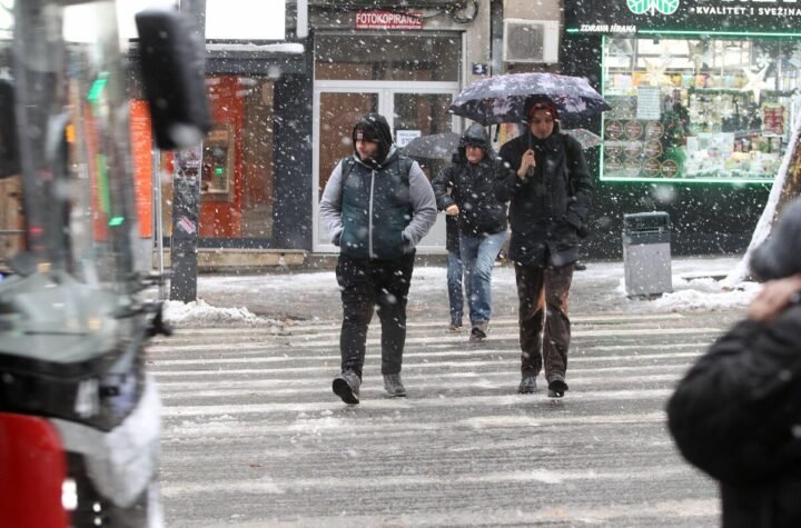 SVAKI TREĆI ČOVEK U SRBIJI NAORUŽAN ŠETA ULICOM? Stručnjak upozorio narod - MLADI KRIJU NOŽE ISPOD NOGAVICA