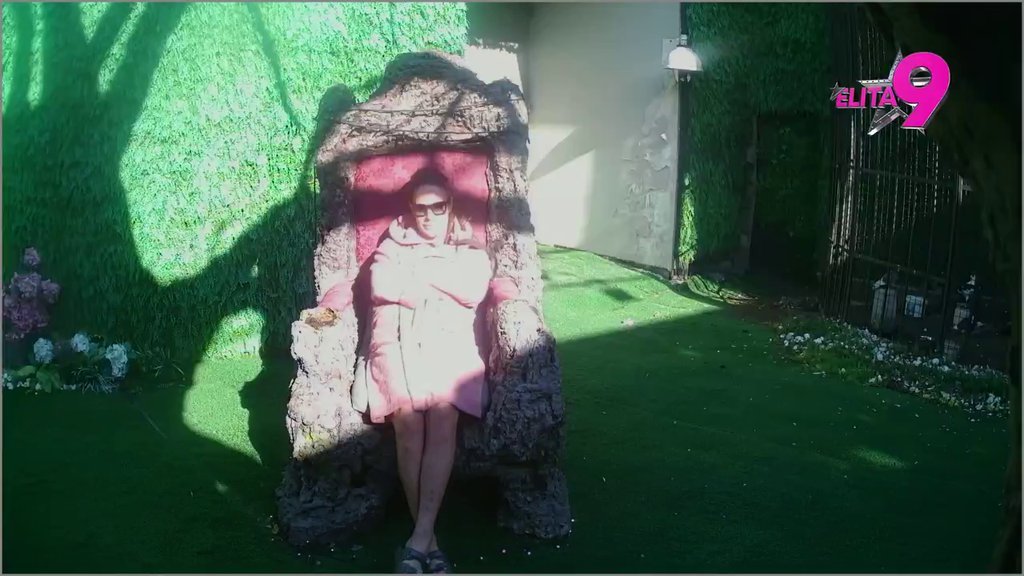 SVI NA PINK! Milena Kačavenda stiže u Rajski vrt