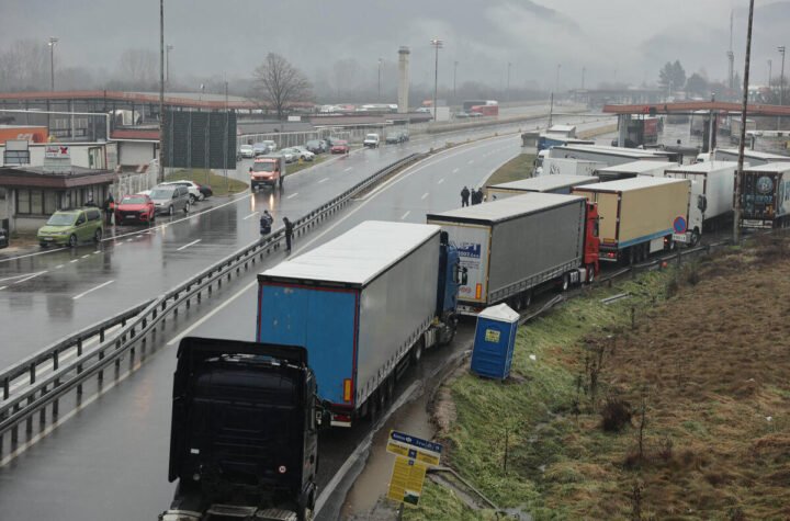 TOTALNI KOLAPS NA GRANICAMA: Gde god da krenete, čekaćete satima, naoružajte se strpljenjem, trebaće vam!