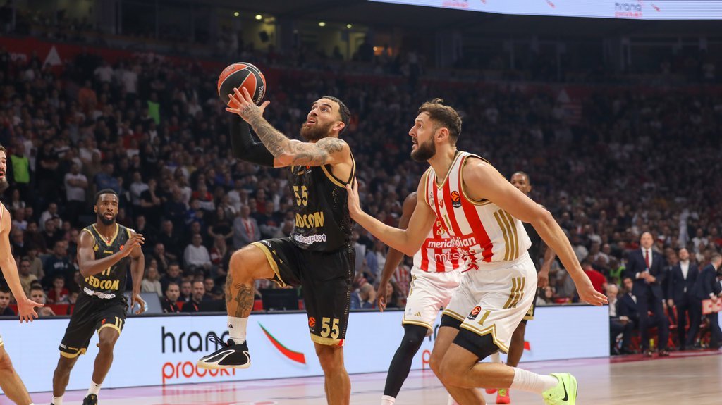 TOTALNO LUDILO JEDNOG OD NAJBOLJIH KOŠARKAŠA U EVROPI! Amerikanac vileneo i napravio haos! Pomenuli mu Zvezdu, a javio mu se i navijač Partizana