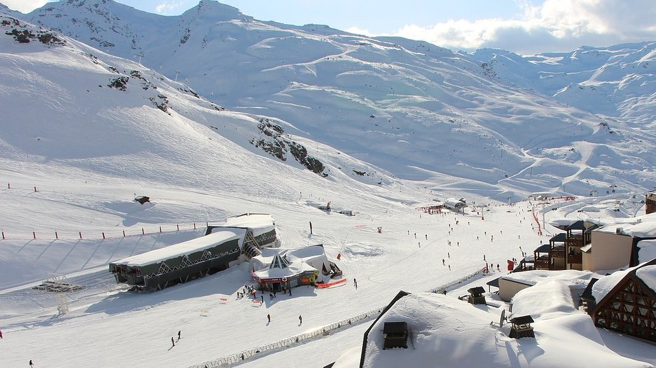 TRAGEDIJA NA SKIJANJU: Otac poginuo pred očima sina u stravičnoj lavini, spasioci ga tražili sat vremena!