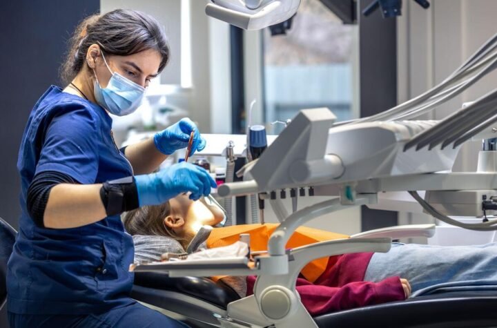 TRAGEDIJA POSLE “POVOLJNOG” ZAHVATA! Ugradila implantate, a sada vodi bitku - ZUBAR IZ PAKLA, UPOZORENJE!