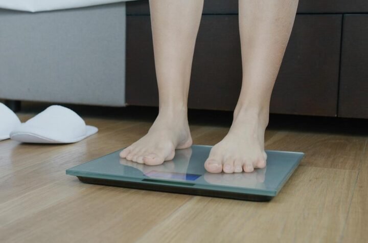 Topi salo brzinom munje: Dodajte ovo u mlaku vodu i popijte na prazan stomak