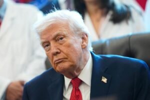 Tramp šalje još jedan nosač aviona na Iran: Sprema se haos ako propadnu pregovori!