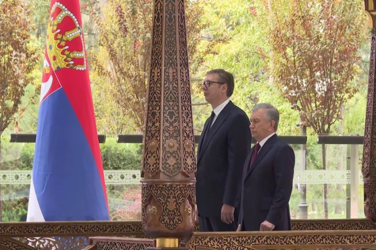VAŽAN SASTANAK NA ANDRIĆEVOM VENCU: Predsednik Vučić razgovara sa ambasadorom Uzbekistana