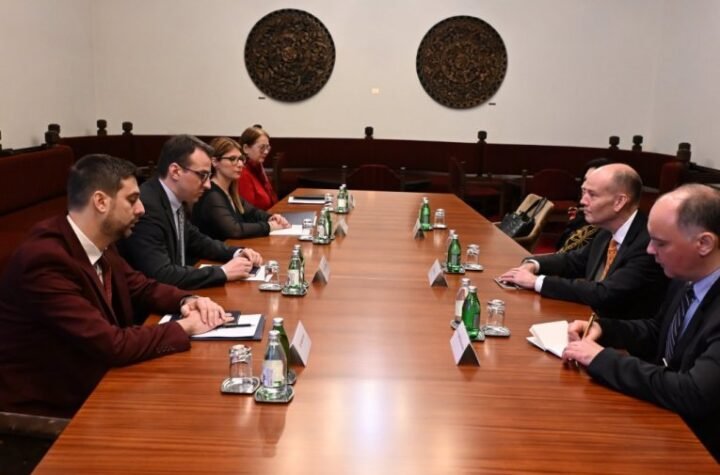 VAŽNE TEME NA SASTANKU: Petar Petković razgovarao sa šefom Misije UN o kršenju ljudskih i političkih prava Srba na KiM! (FOTO)