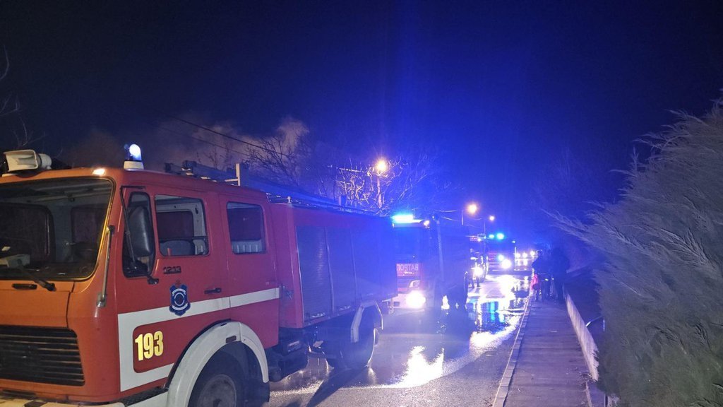 VELIKI POŽAR U VRNJAČKOJ BANJI Vatra planula iznenada, usledila evakuacija ljudi