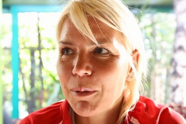 VOZILO ZGUŽVANO, PREDNJI DEO ŠLEPERA UNIŠTEN! Prve slike sa mesta stravične nesreće u kojoj je poginula teniserka Tatjana Ječmenica! (FOTO)