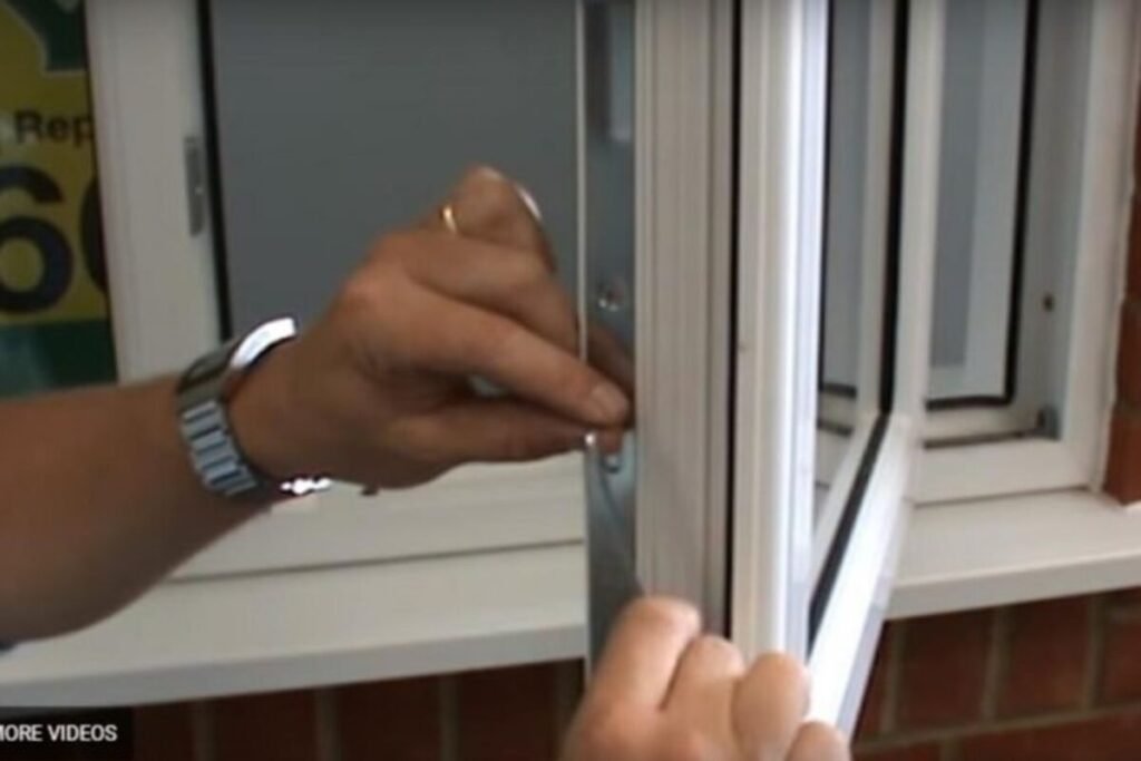 VRAĆAJU BELINU ZA 5 MINUTA! Požutela PVC stolarija?Rešenje već imate u kuhinji - ne trošite pare na HEMIJU