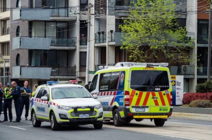 ZAPALJEN MUŠKARAC NA ULICI! Prevezen u bolnicu sa teškim opekotinama, policija traži napadače (FOTO)