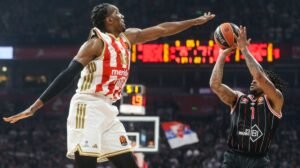 ZVEZDA NAKON ROVOVSKE BITKE SRUŠILA EFES U PAKLU ARENE: Fantastični Batler rafalom trojki nosio crveno-bele do kapitalne pobede