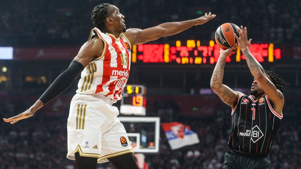 ZVEZDA NAKON ROVOVSKE BITKE SRUŠILA EFES U PAKLU ARENE: Fantastični Batler rafalom trojki nosio crveno-bele do kapitalne pobede