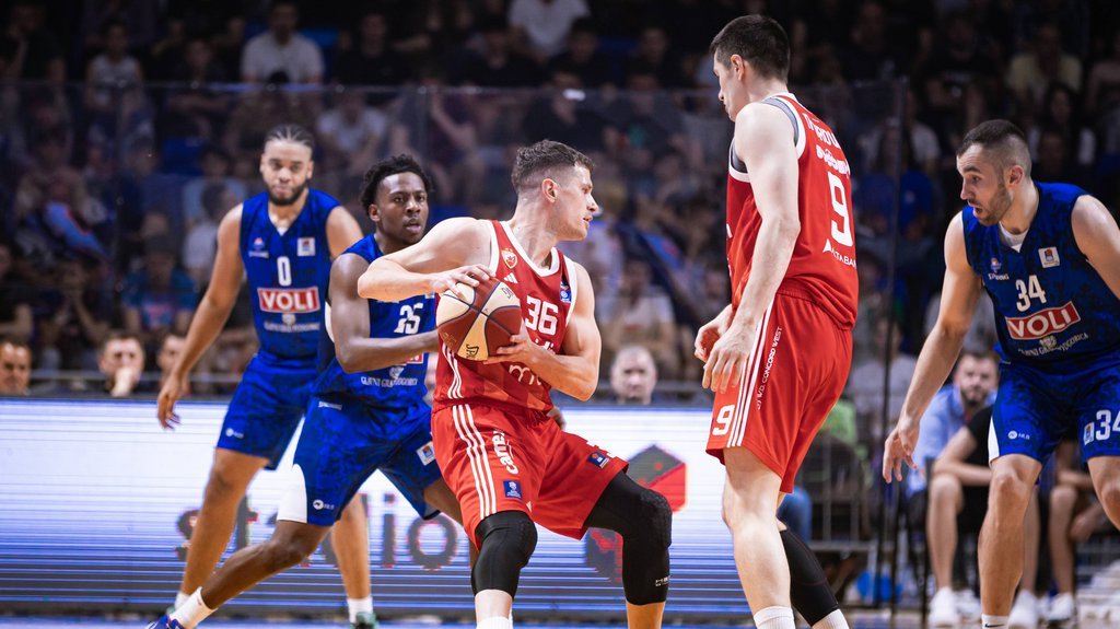 ZVEZDA SLAVILA U MORAČI ZA KRAJ PRVOG DELA ABA LIGE: Crveno-beli nakon velike bitke srušili Budućnost, Nvora i Izundu heroji trijumfa!