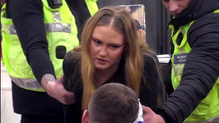 Žestoka kazna za Radu Todorović! Veliki šef doneo HITNU ODLUKU zbog zverskog napada na Ivana Marinkovića!