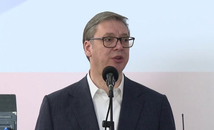 'NAJVAŽNIJE JE DA SE UJEDINIMO I SAČUVAMO DRŽAVU I PORODICU' Vučić poručio: Kada to uspemo, onda je lakše i državi da se izbori za svoj opstanak i nap