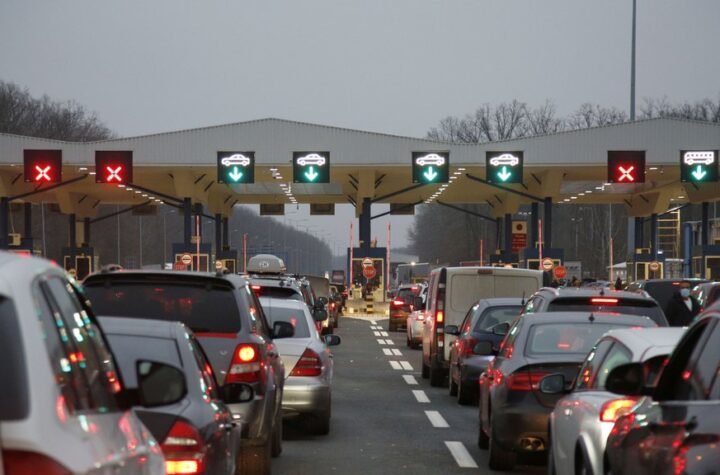 'PROLEĆNI' VIKEND DONEO GUŽVE U SAOBRAĆAJU: AMSS uputio apel vozačima