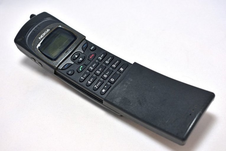 AKO IMATE OVE STARE MODELE MOBILNIH TELEFONA, MOŽETE BOGATSTVO DA ZARADITE! Jedan naročito na ceni - SMATRA SE IKONOM POP KULTURE!